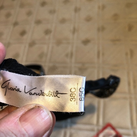 Belly dancing anyone? Bra used for belly dancing, sequinned, size 38c, used. - Picture 3 of 6